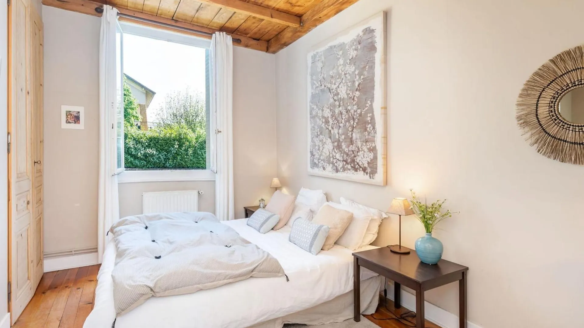 Willa La belle vie charming house with pool Saint-Didier-au-Mont-d'Or 0*,  Francja