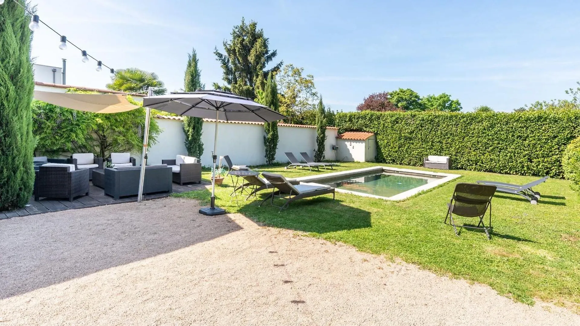 Willa La belle vie charming house with pool Saint-Didier-au-Mont-d'Or