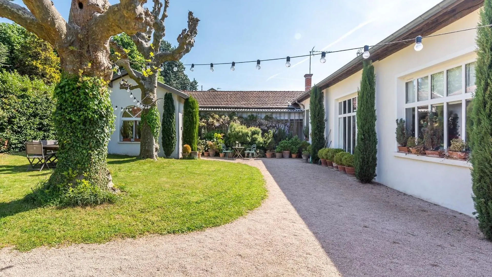 Willa La belle vie charming house with pool Saint-Didier-au-Mont-d'Or