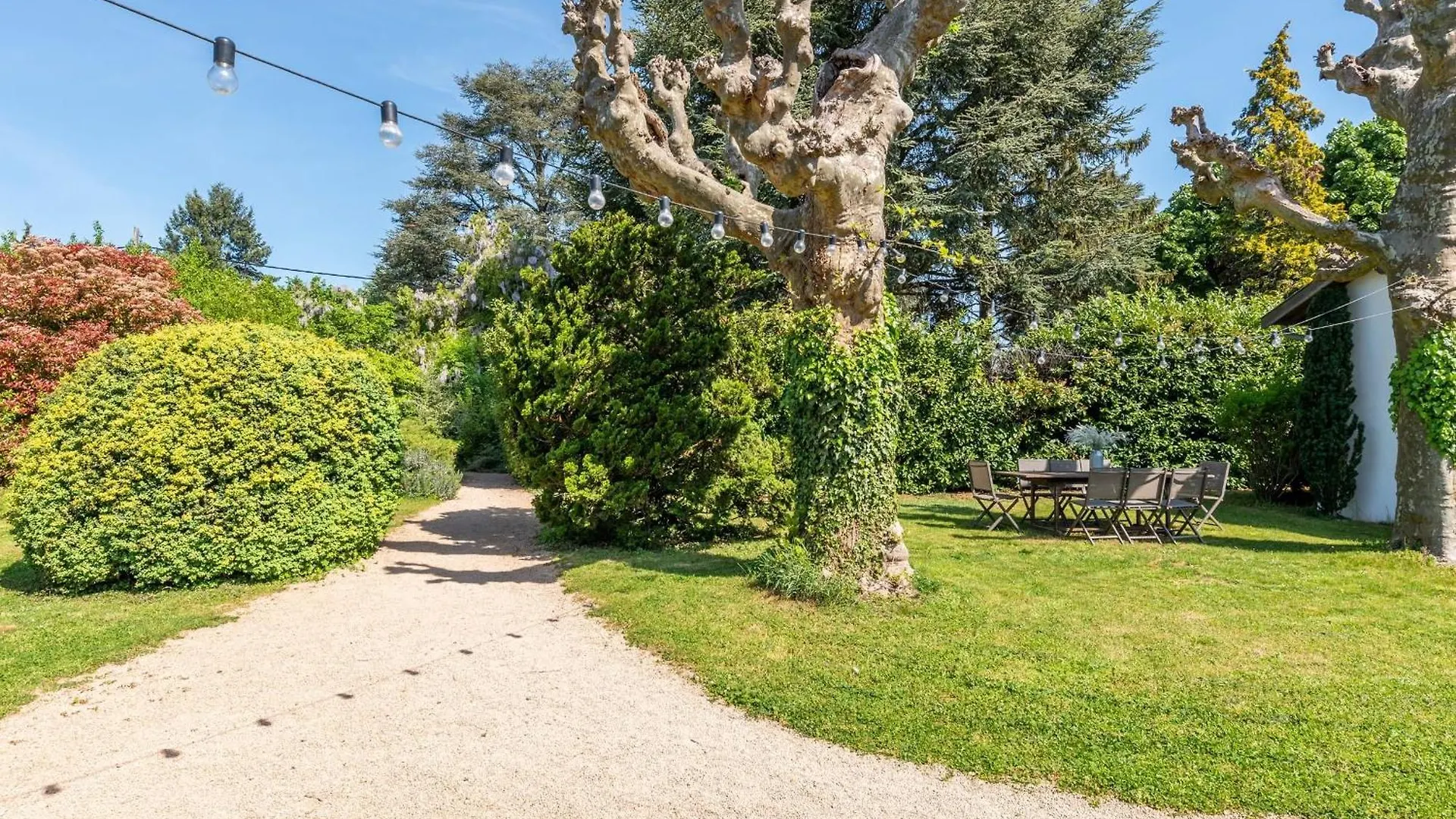 Willa La belle vie charming house with pool Saint-Didier-au-Mont-d'Or Francja